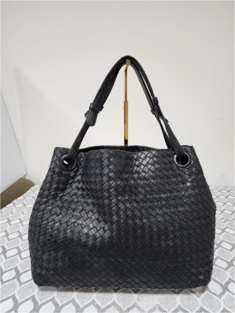Authentic BOTTEGA VENETA Nappa Intrecciato Medium Garda Bag Black